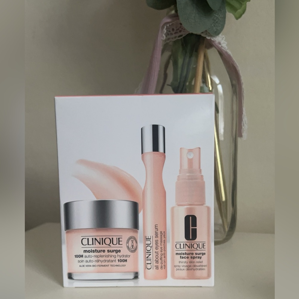 Unopened box Clinique Travel Exclusive set!